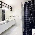 Type F2 Renove- Quartier Elysee * Paris