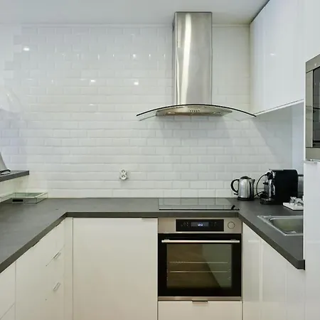 Type F2 Renove- Quartier Elysee פריז