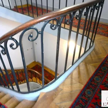 Type F2 Renove- Quartier Elysee פריז